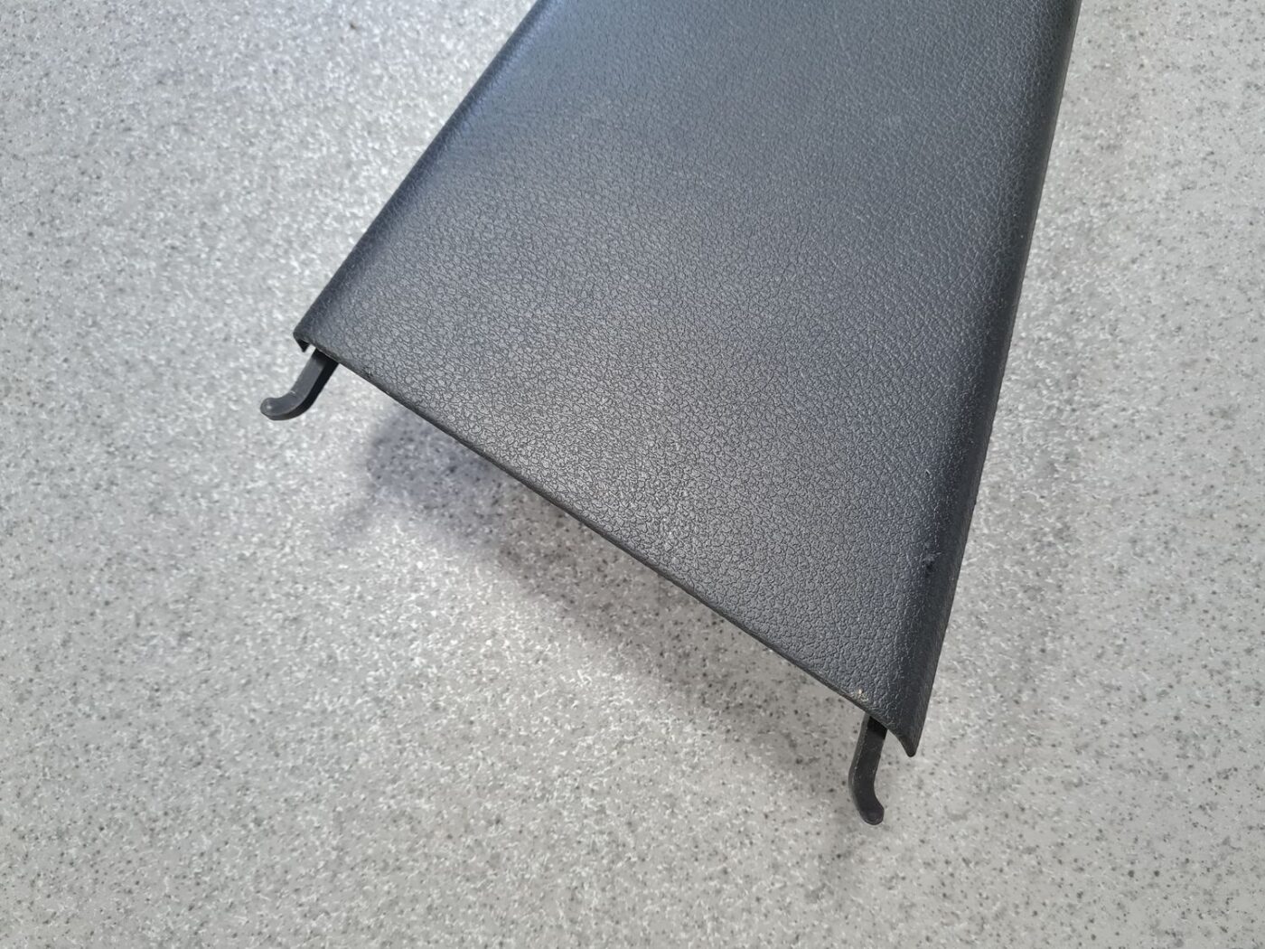 Vidējas salona statnes apdare priekš VOLVO V70 2000 2 Vidējas salona statnes apdare priekš VOLVO V70 2000