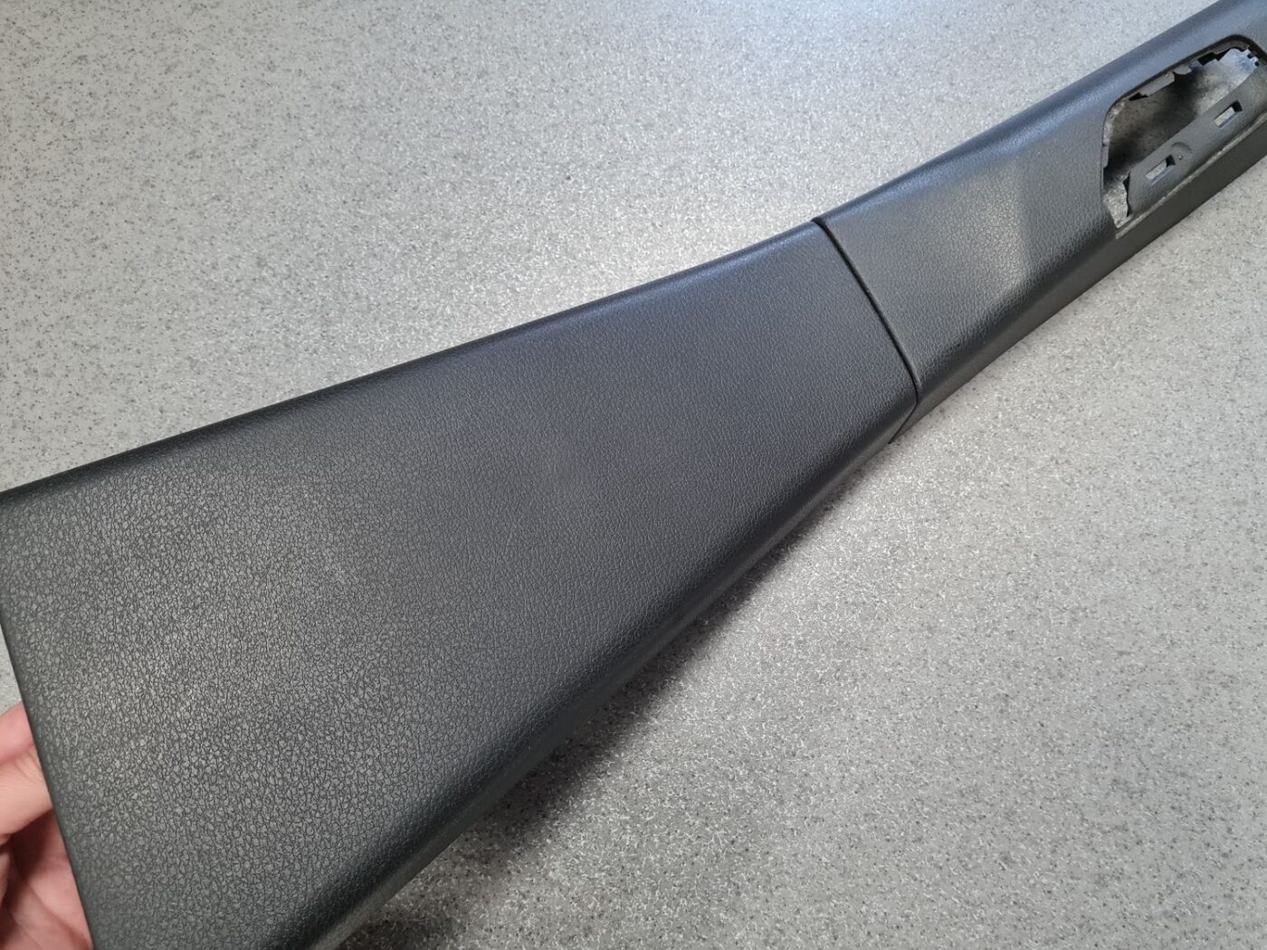 Vidējas salona statnes apdare priekš VOLVO V70 2000 7 Vidējas salona statnes apdare priekš VOLVO V70 2000