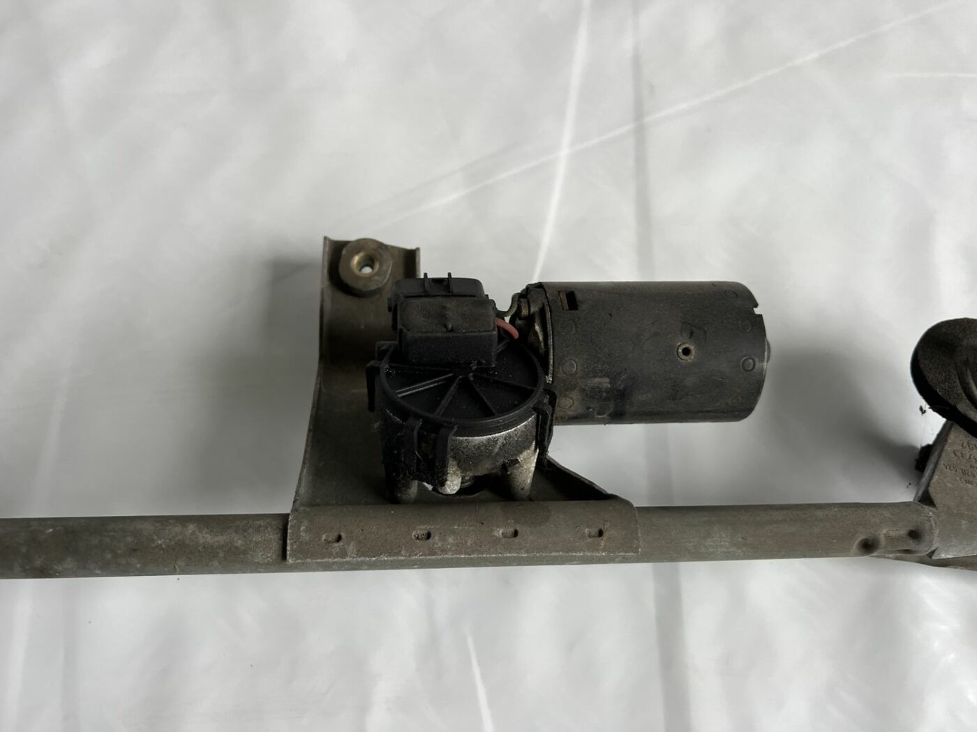 Vējstikla tīrīšanas mehānisms priekš VOLVO V70 2000 2 Vējstikla tīrīšanas mehānisms priekš VOLVO V70 2000