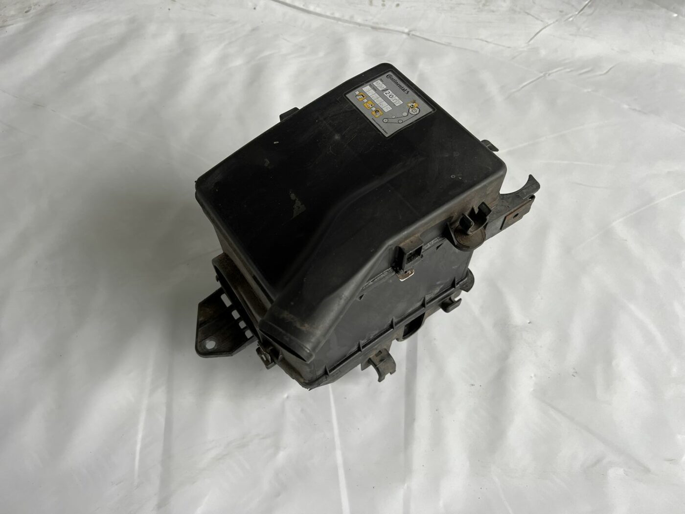 Drošinātāju kārbas korpuss priekš VOLVO V70 2000 2 Drošinātāju kārbas korpuss priekš VOLVO V70 2000