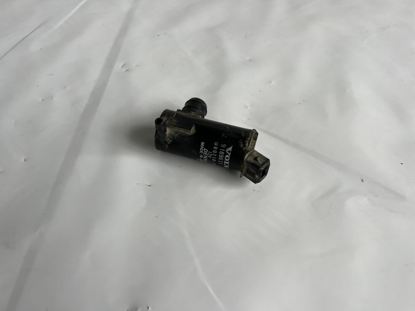 Mazgātāja šķidruma sūknis priekš VOLVO V70 2000 1 Mazgātāja šķidruma sūknis priekš VOLVO V70 2000