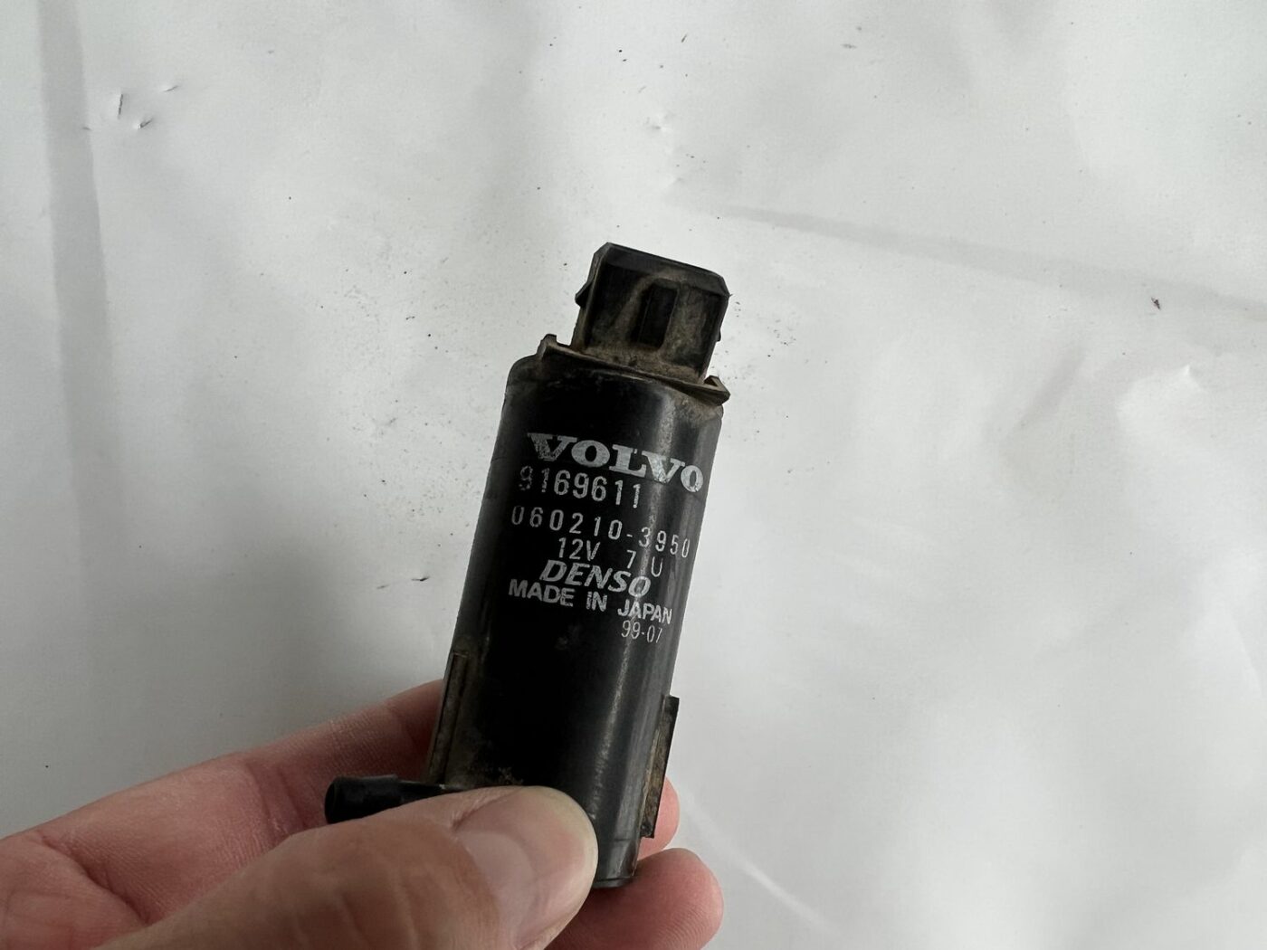 Mazgātāja šķidruma sūknis priekš VOLVO V70 2000 3 Mazgātāja šķidruma sūknis priekš VOLVO V70 2000