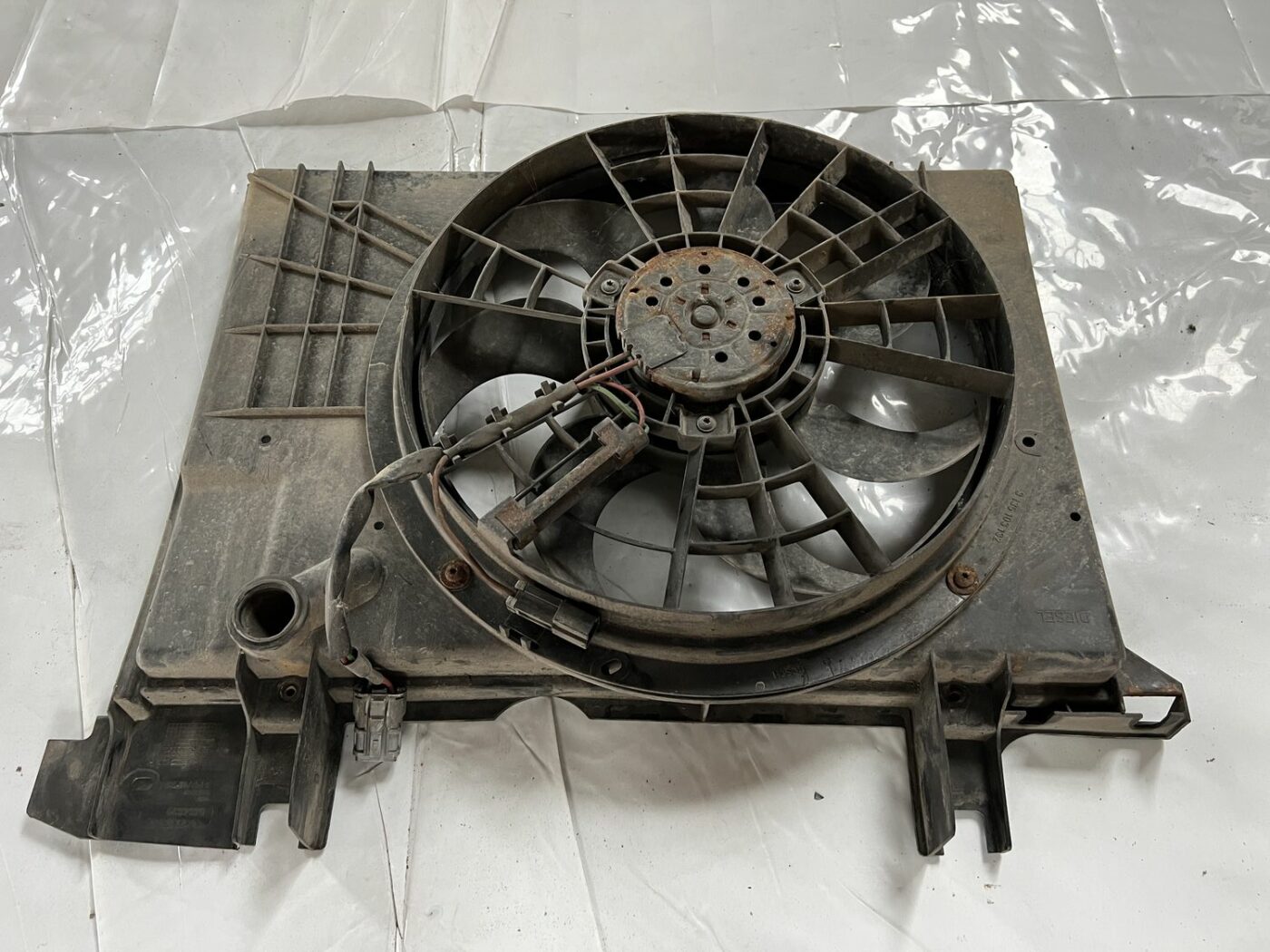 Dzesēšanas radiatora ventilators priekš VOLVO V70 2000 4 Dzesēšanas radiatora ventilators priekš VOLVO V70 2000