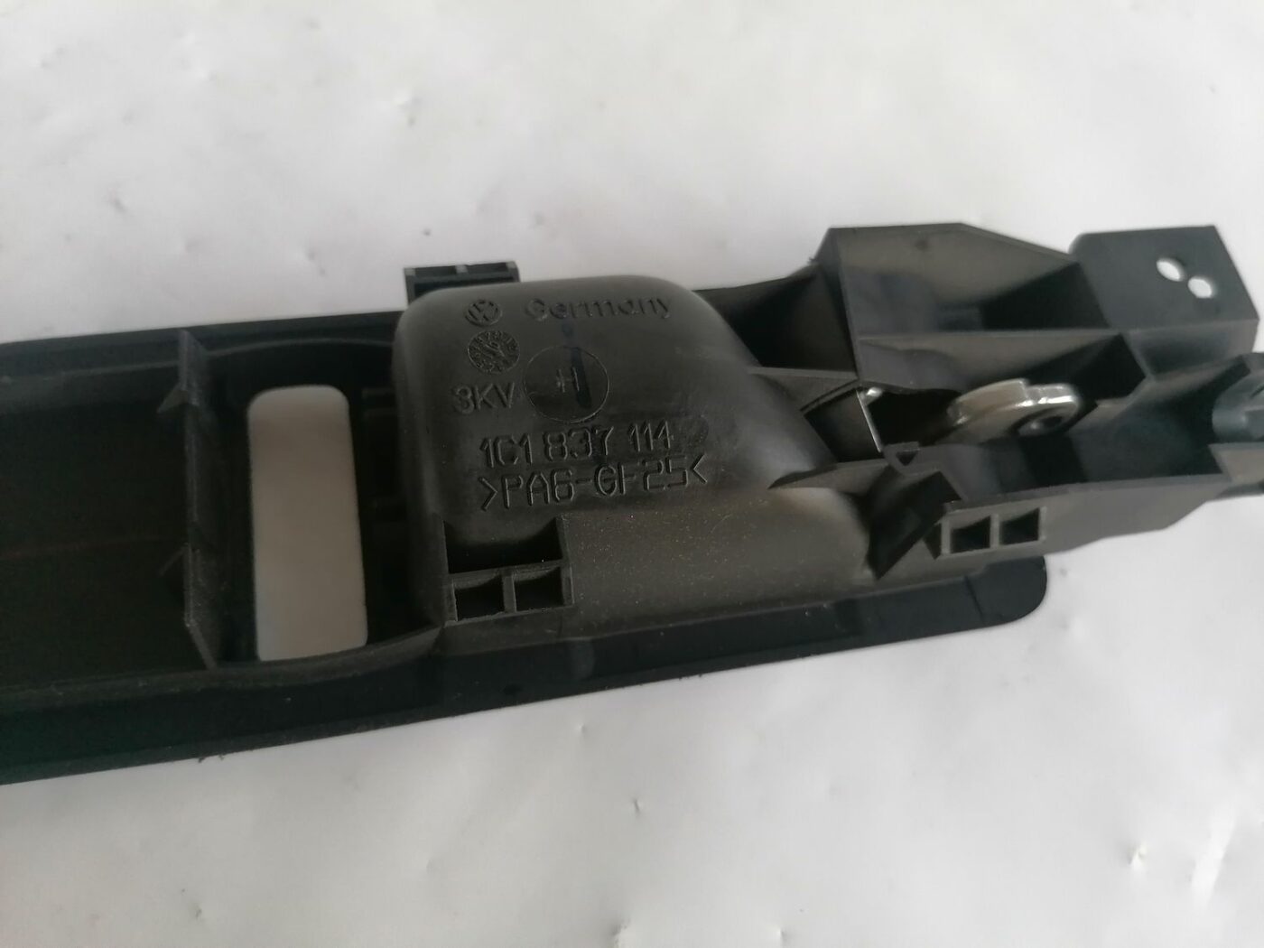 Salona durvju rokturis, priekšējais labais priekš VW NEW BEETLE 2001 3 Salona durvju rokturis, priekšējais labais priekš VW NEW BEETLE 2001