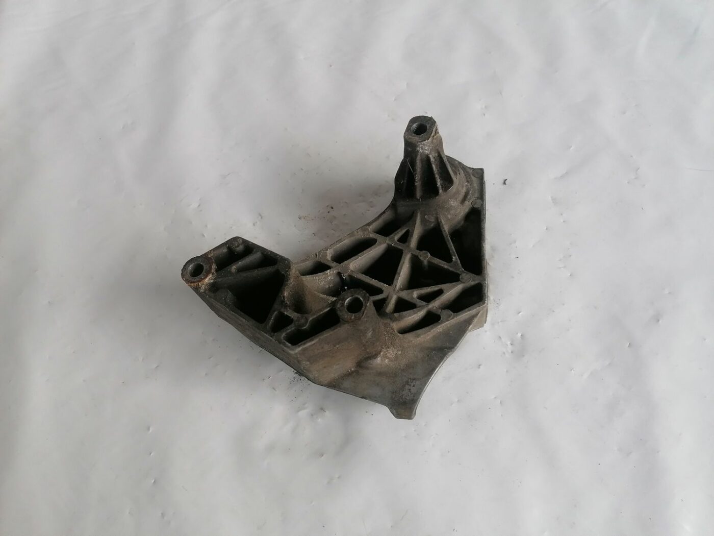 Dzinēja kronšteins priekš VW NEW BEETLE 2001 4 Dzinēja kronšteins priekš VW NEW BEETLE 2001