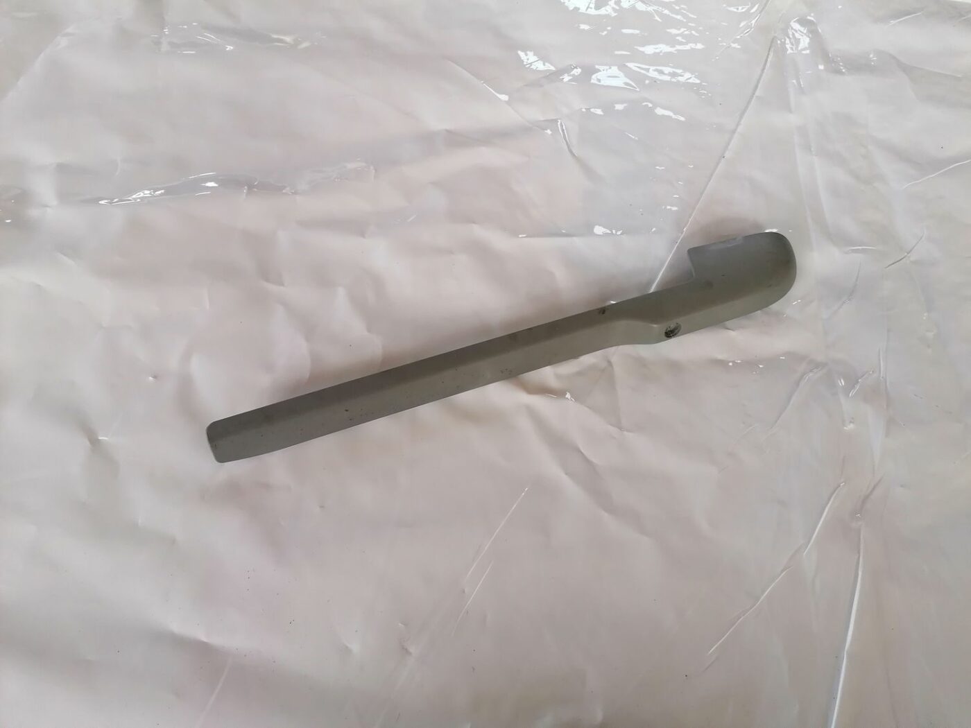 Priekšējā labā sēdekļa sliežu apdare priekš VW NEW BEETLE 2001 1 Priekšējā labā sēdekļa sliežu apdare priekš VW NEW BEETLE 2001