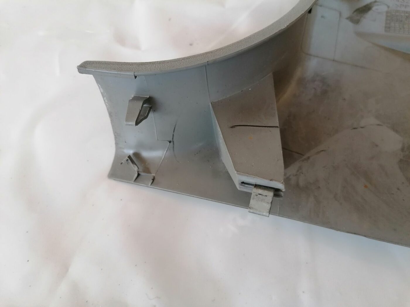 Sliekšņa priekšēja laba uzlika (salonā) priekš VW NEW BEETLE 2001 4 Sliekšņa priekšēja laba uzlika (salonā) priekš VW NEW BEETLE 2001