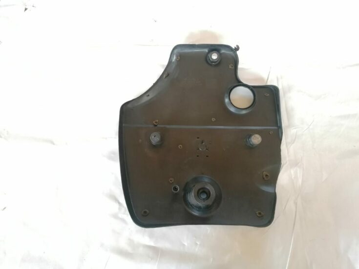 Dzinēja dekoratīvais vāks priekš VW NEW BEETLE 2001
