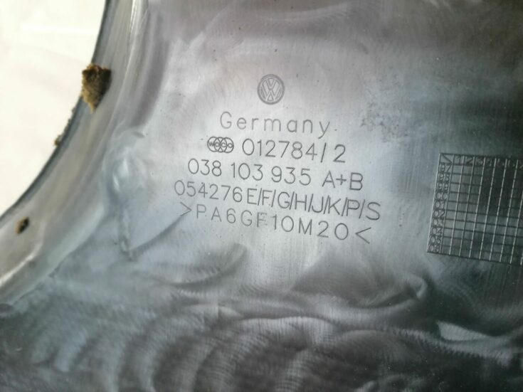 Dzinēja dekoratīvais vāks priekš VW NEW BEETLE 2001