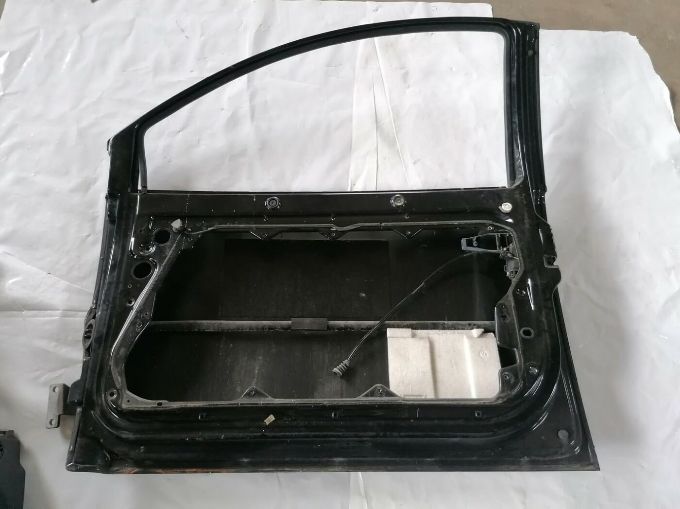 Priekšējās labās durvis priekš VW NEW BEETLE 2001 2 Priekšējās labās durvis priekš VW NEW BEETLE 2001