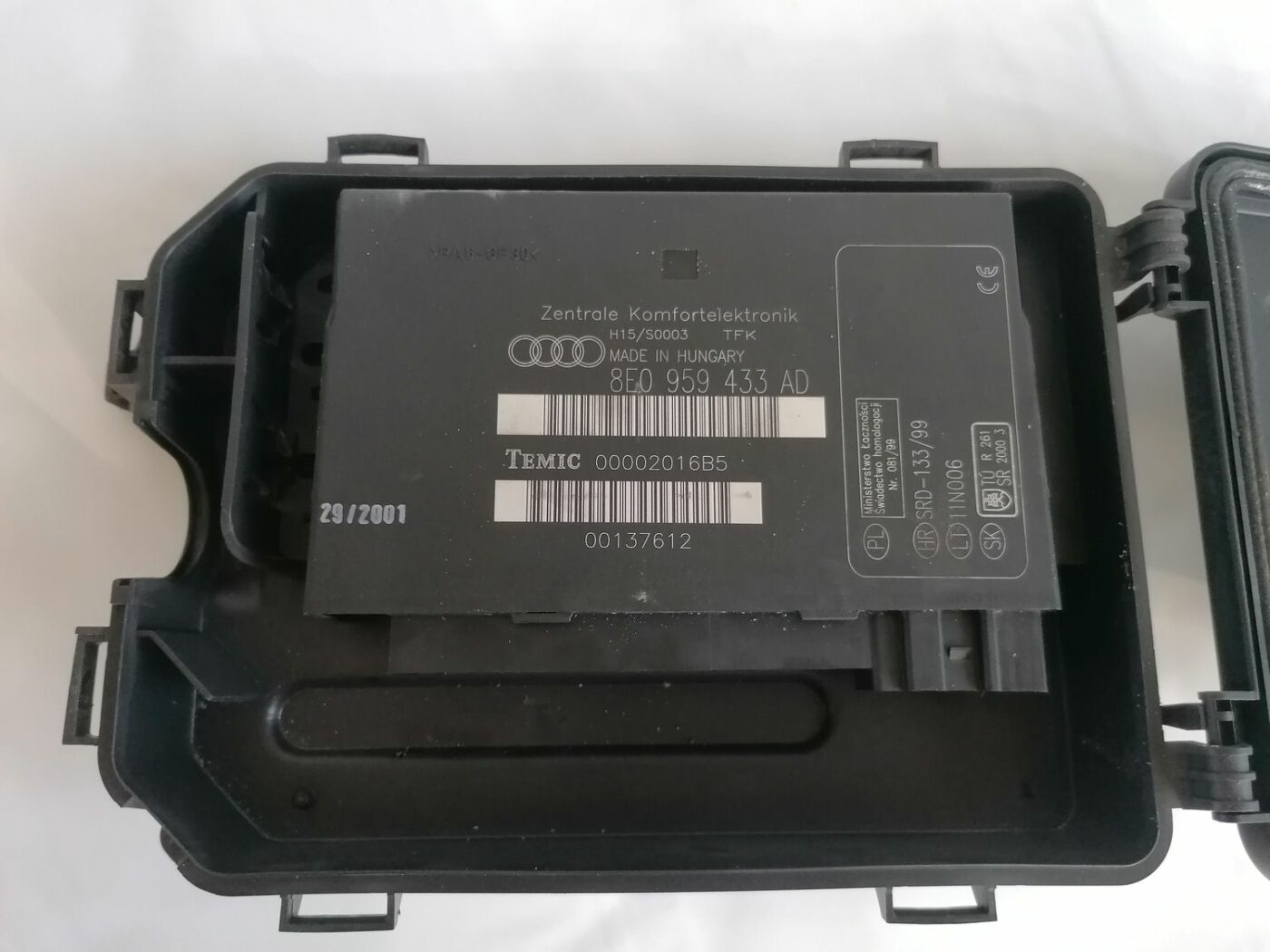 Komforta vadības bloks priekš AUDI A4 2001 SEDAN 5 Komforta vadības bloks priekš AUDI A4 2001 SEDAN