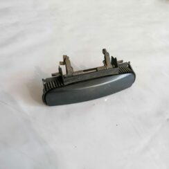 Priekšējāis labais durvju rokturis priekš AUDI A4 2001 SEDAN