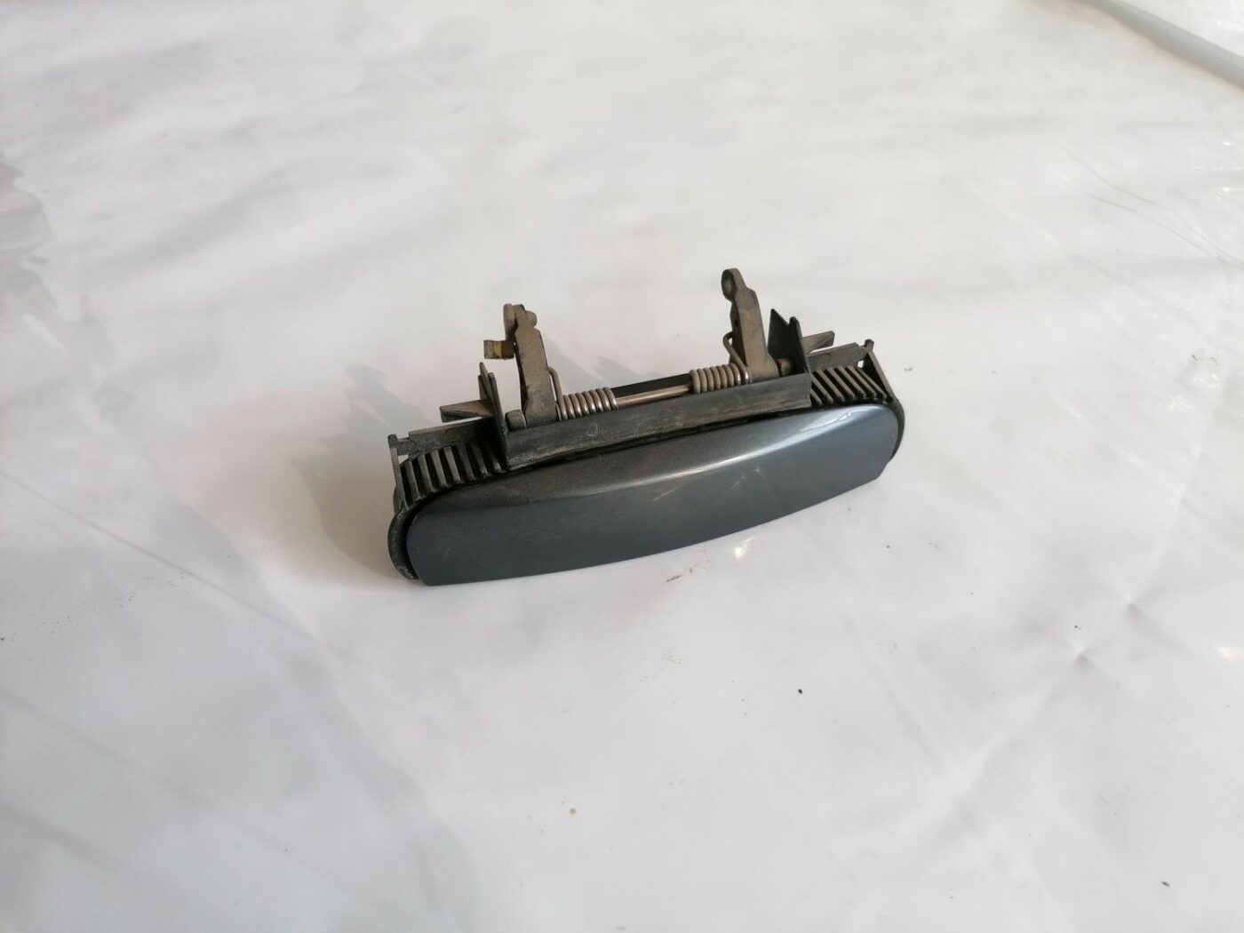 Priekšējāis labais durvju rokturis priekš AUDI A4 2001 SEDAN 1 Priekšējāis labais durvju rokturis priekš AUDI A4 2001 SEDAN