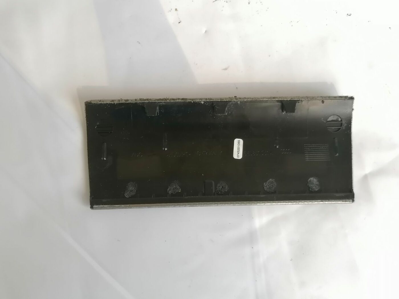 Centrālās konsoles nodalījuma žalūzija/vāciņš priekš AUDI A4 2001 SEDAN 2 Centrālās konsoles nodalījuma žalūzija/vāciņš priekš AUDI A4 2001 SEDAN