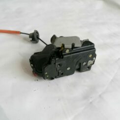 Aizmugurējo labo durvju slēdzene priekš AUDI A4 2001 SEDAN