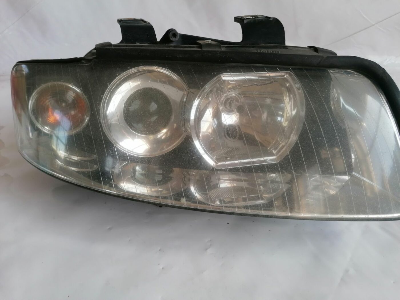 Priekšējais labais lukturis priekš AUDI A4 2001 SEDAN 2 Priekšējais labais lukturis priekš AUDI A4 2001 SEDAN