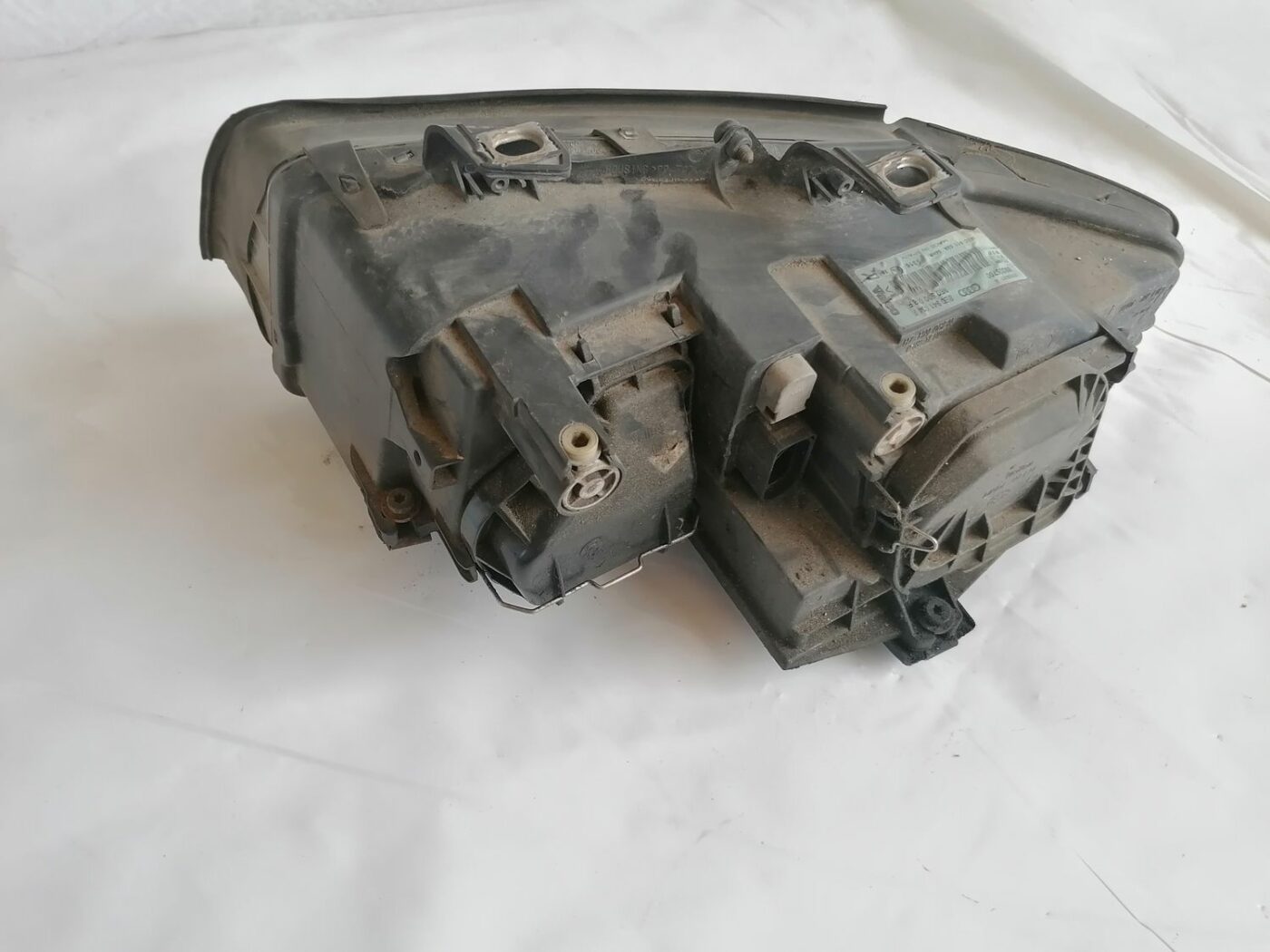 Priekšējais labais lukturis priekš AUDI A4 2001 SEDAN 10 Priekšējais labais lukturis priekš AUDI A4 2001 SEDAN