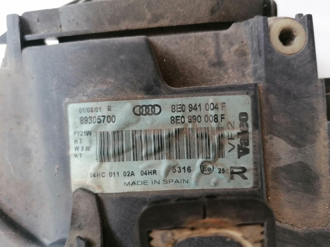 Priekšējais labais lukturis priekš AUDI A4 2001 SEDAN 9 Priekšējais labais lukturis priekš AUDI A4 2001 SEDAN