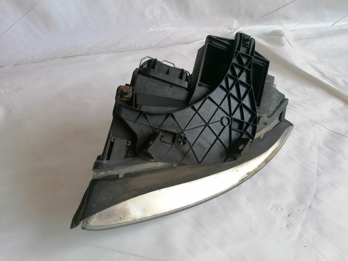 Priekšējais labais lukturis priekš AUDI A4 2001 SEDAN 6 Priekšējais labais lukturis priekš AUDI A4 2001 SEDAN