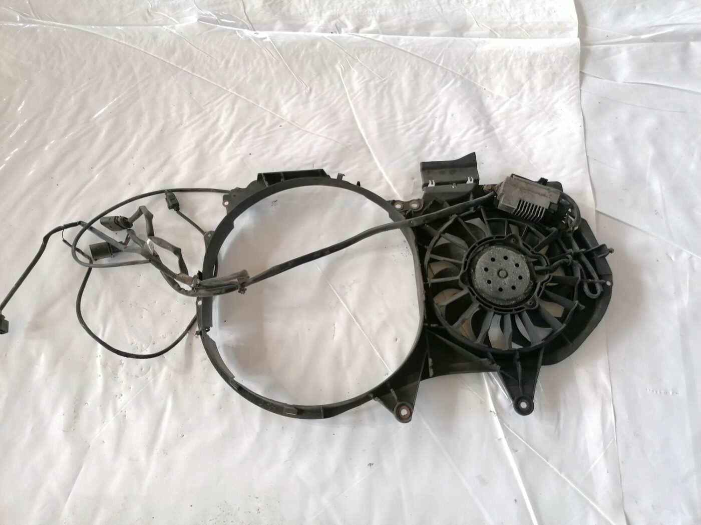 Dzesēšanas radiatora ventilators priekš AUDI A4 2001 SEDAN 1 Dzesēšanas radiatora ventilators priekš AUDI A4 2001 SEDAN