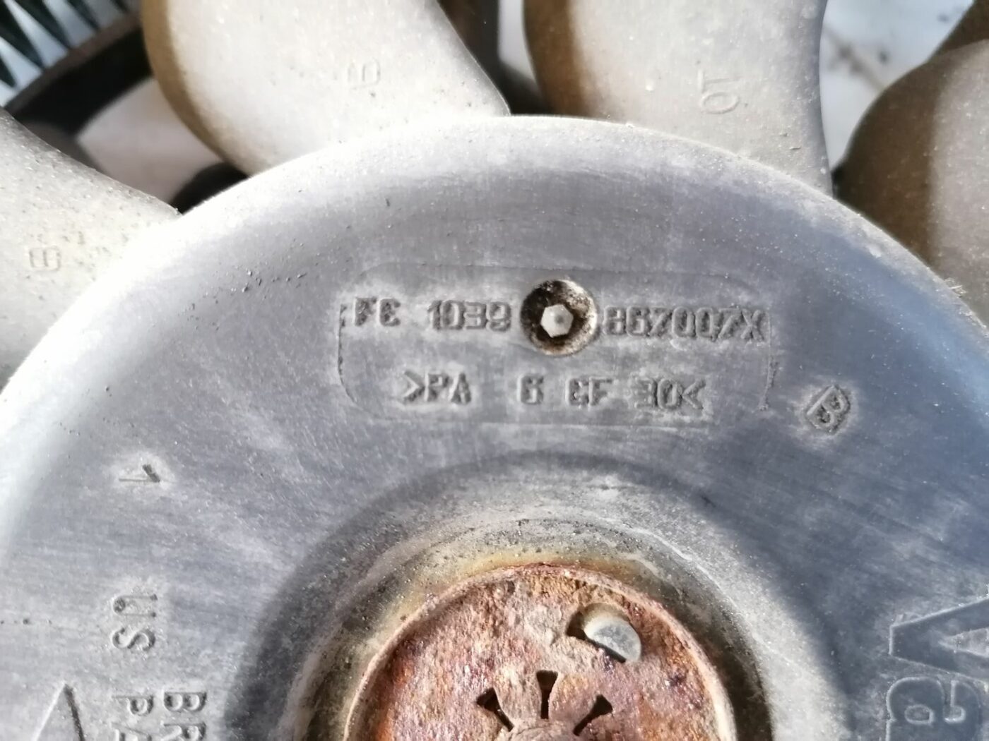 Dzesēšanas radiatora ventilators priekš AUDI A4 2001 SEDAN 4 Dzesēšanas radiatora ventilators priekš AUDI A4 2001 SEDAN