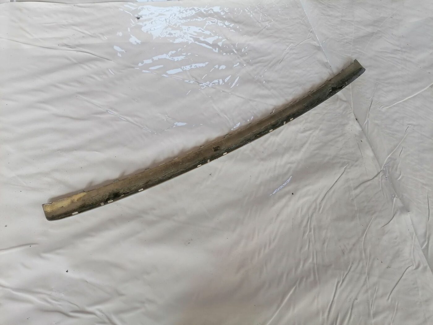 Aizmugurēja bufera uzlika priekš AUDI A4 2001 SEDAN 2 Aizmugurēja bufera uzlika priekš AUDI A4 2001 SEDAN