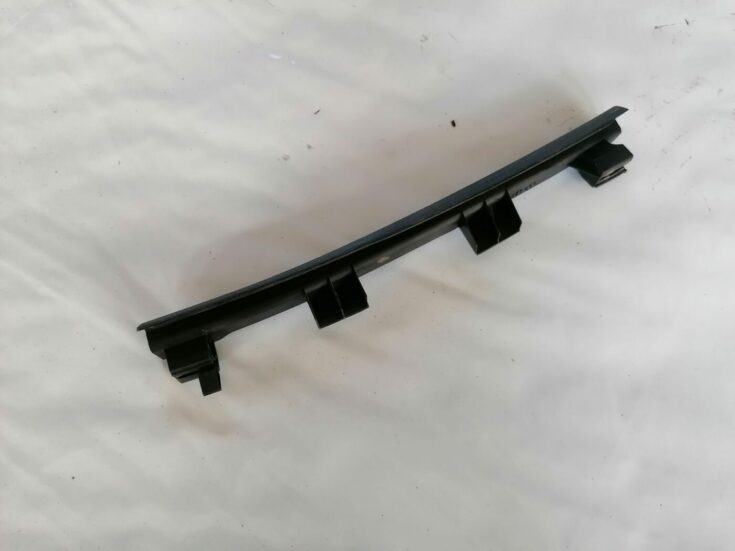 Mērinstrumentu paneļa sānu apdare priekš AUDI A4 2001 SEDAN
