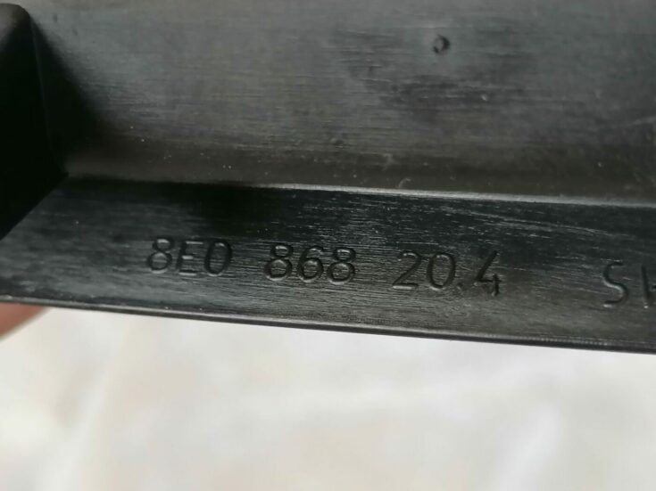 Mērinstrumentu paneļa sānu apdare priekš AUDI A4 2001 SEDAN