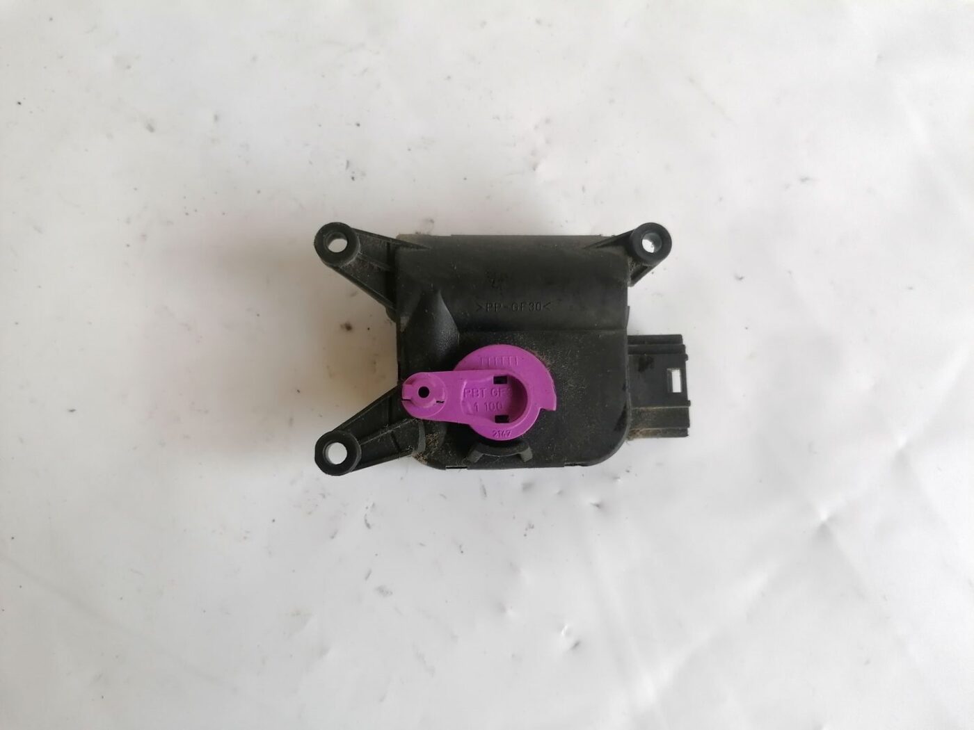 Apsildes sistēmas aktuators priekš AUDI A4 2001 SEDAN 3 Apsildes sistēmas aktuators priekš AUDI A4 2001 SEDAN