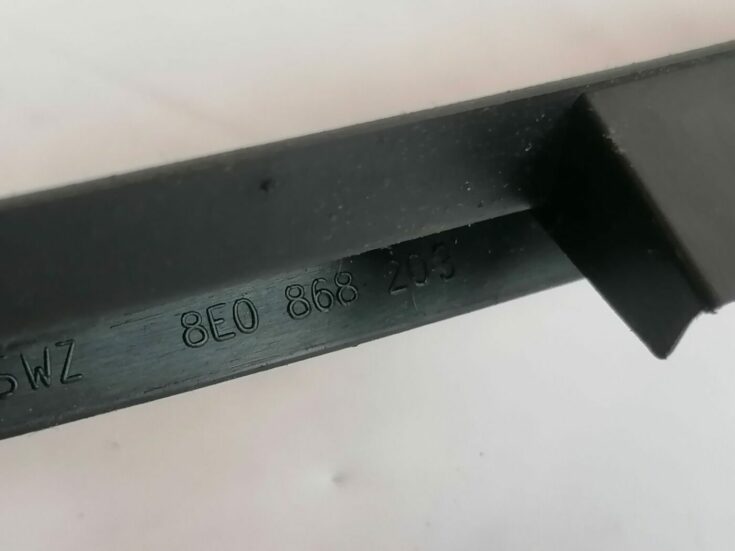Mērinstrumentu paneļa sānu apdare priekš AUDI A4 2001 SEDAN