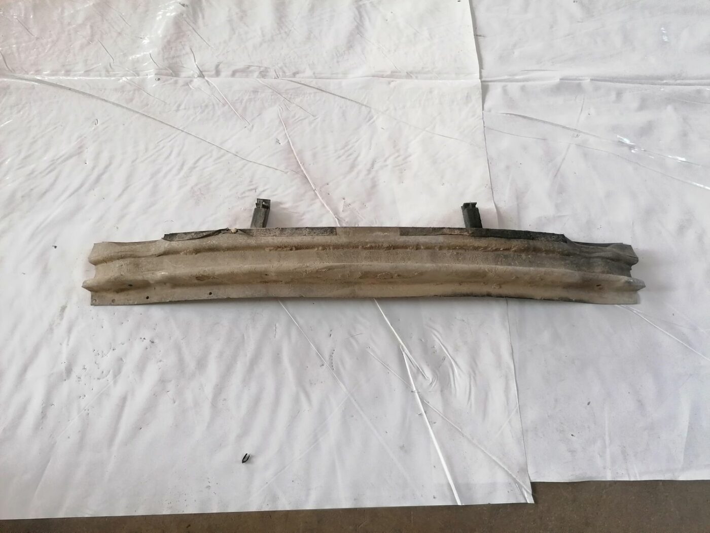 Aizmugurējā bufera pastiprinātājs priekš AUDI A4 2001 SEDAN 1 Aizmugurējā bufera pastiprinātājs priekš AUDI A4 2001 SEDAN