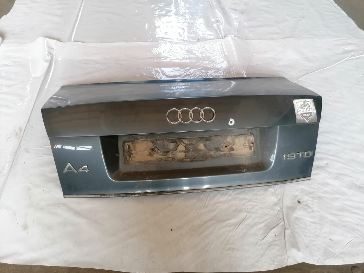 Bagāžnieka vāks priekš AUDI A4 2001 SEDAN 1 Bagāžnieka vāks priekš AUDI A4 2001 SEDAN