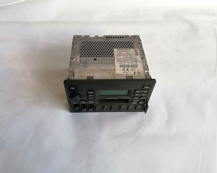 Automašīnas radio priekš VOLVO V70 2000