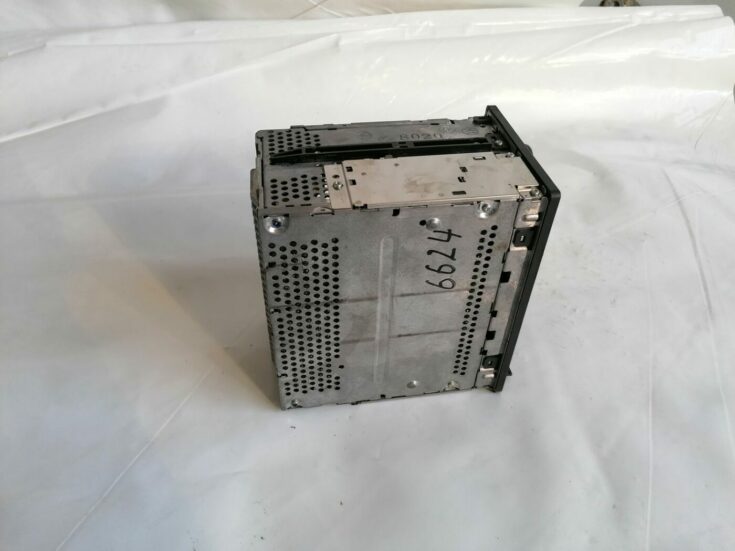 Automašīnas radio priekš VOLVO V70 2000