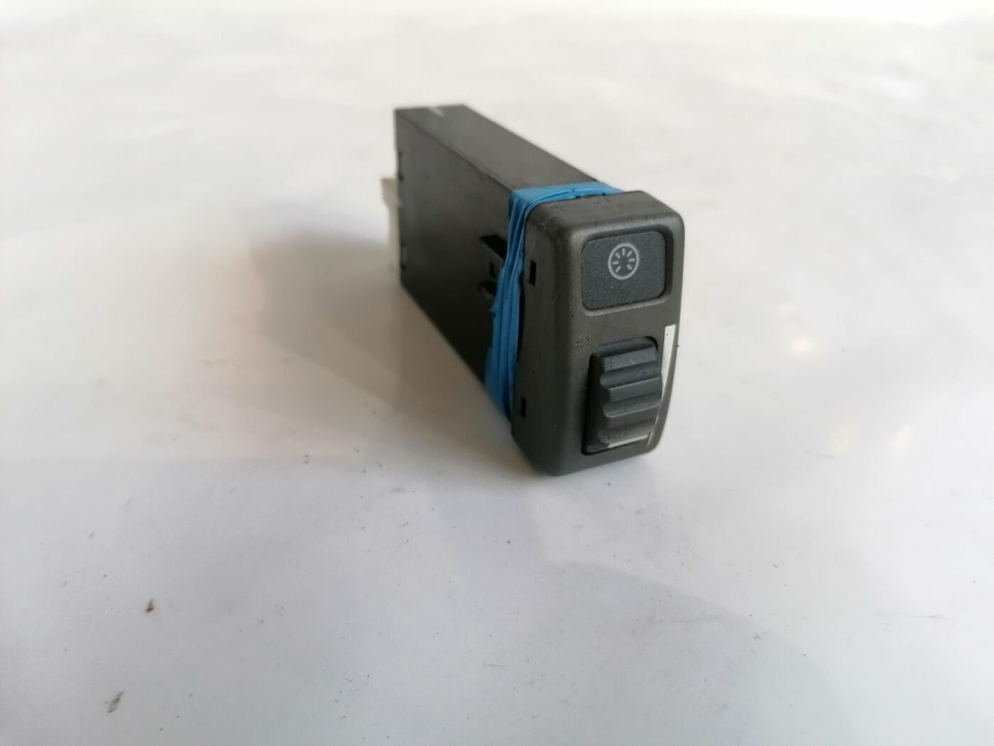 Gaismas spilgtuma regulēšanas poga priekš VOLVO V70 2000 2 Gaismas spilgtuma regulēšanas poga priekš VOLVO V70 2000