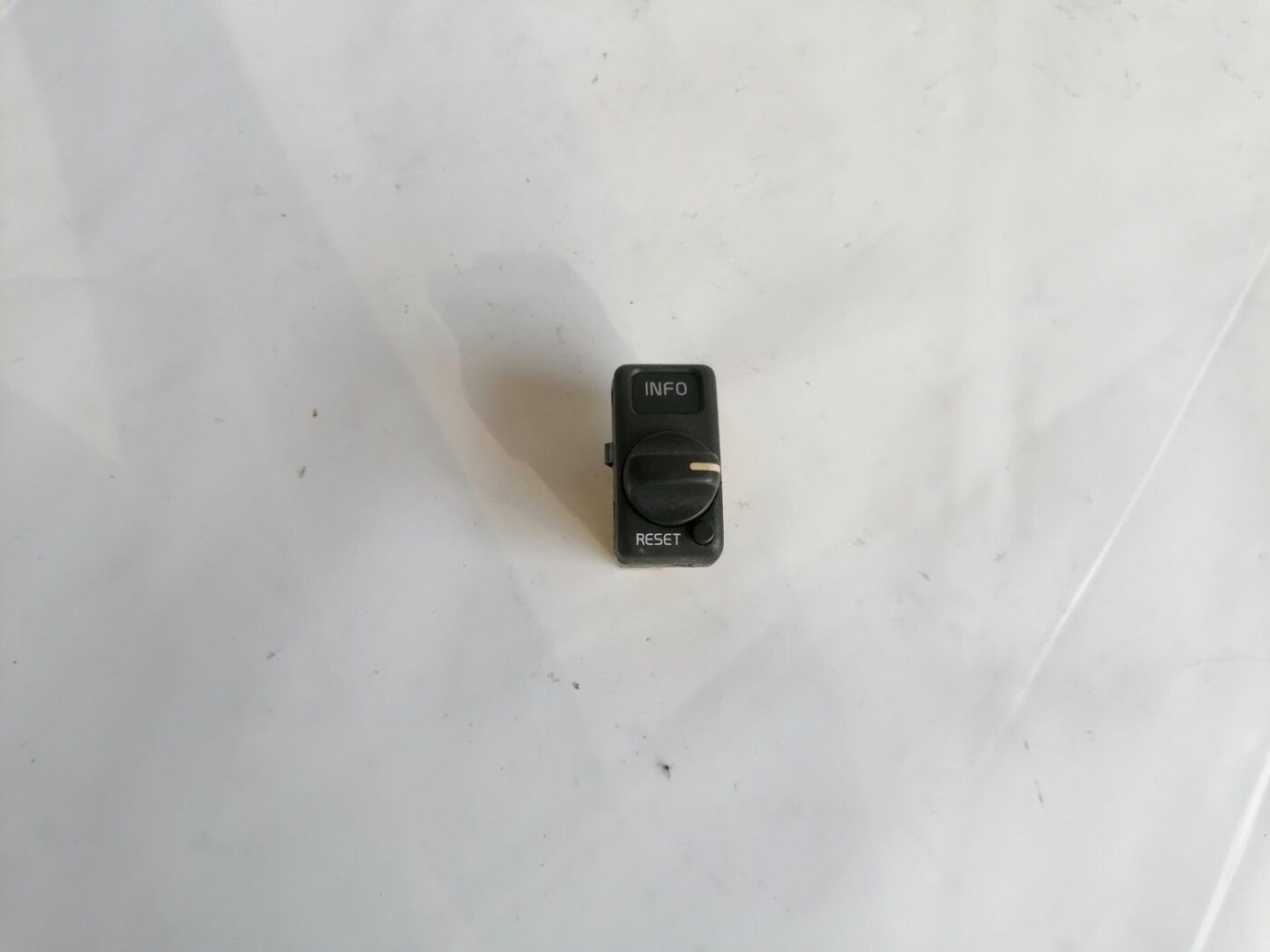 Borta datora ieslēgšanas poga priekš VOLVO V70 2000 1 Borta datora ieslēgšanas poga priekš VOLVO V70 2000