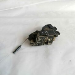 Aizmugurējo labo durvju slēdzene priekš VOLVO V70 2000