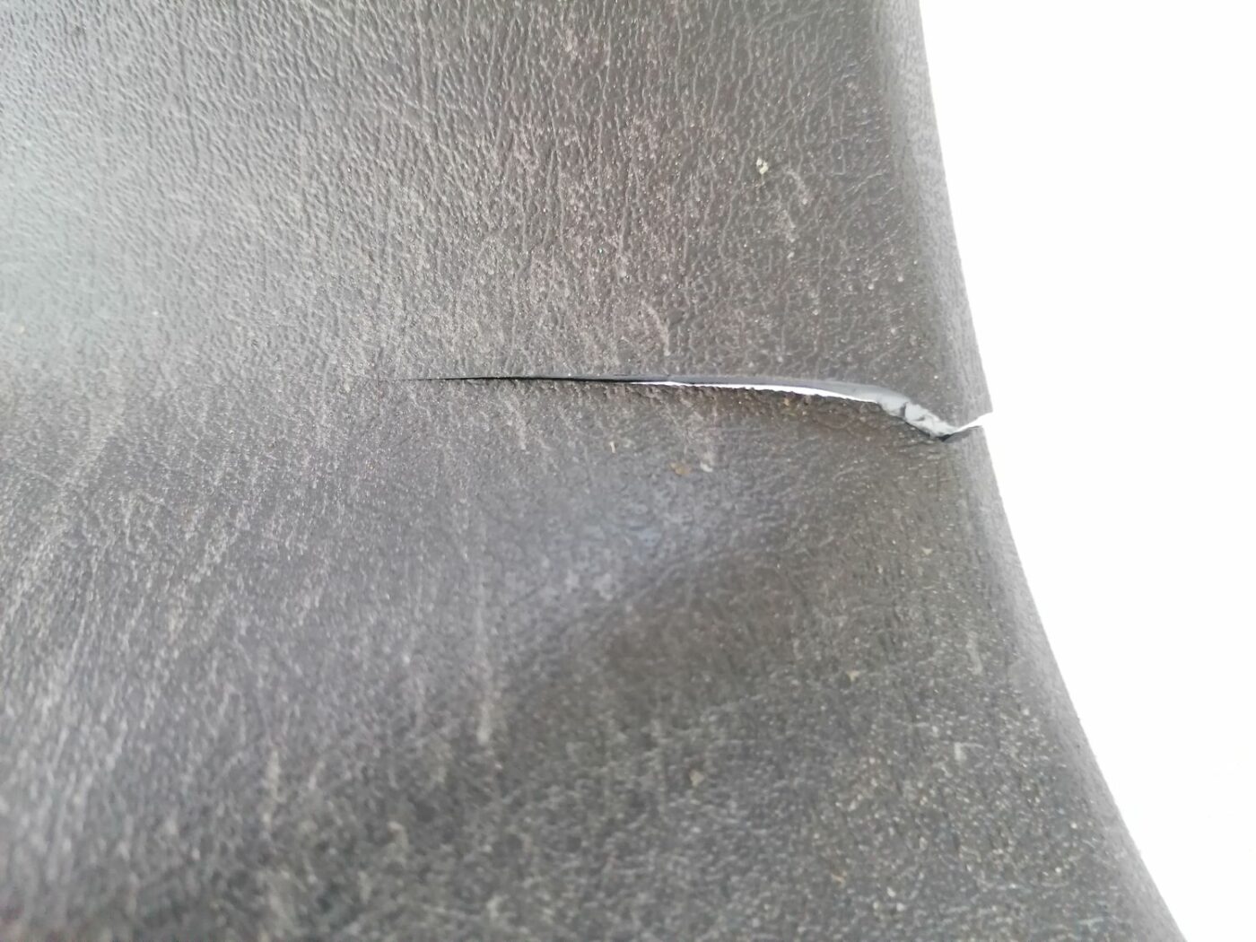 Bagažnieka nodalījuma statnes apdare priekš VOLVO V70 2000 2 Bagažnieka nodalījuma statnes apdare priekš VOLVO V70 2000