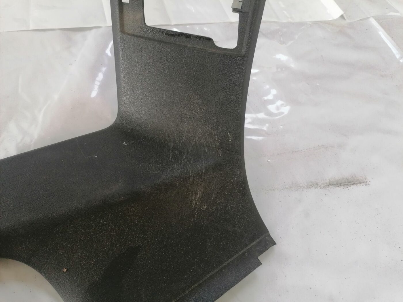 Bagažnieka nodalījuma statnes apdare priekš VOLVO V70 2000 11 Bagažnieka nodalījuma statnes apdare priekš VOLVO V70 2000