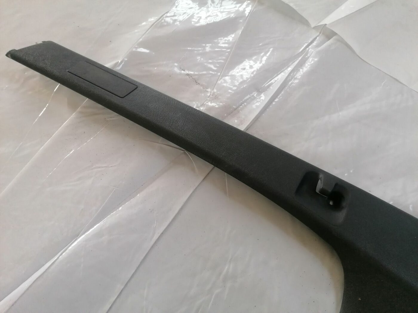 Bagažnieka nodalījuma statnes apdare priekš VOLVO V70 2000 10 Bagažnieka nodalījuma statnes apdare priekš VOLVO V70 2000