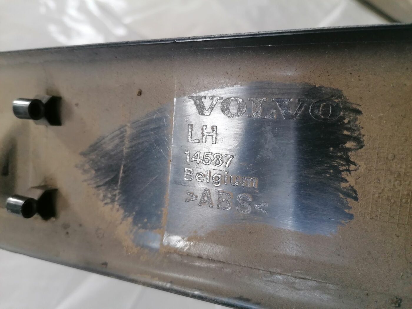 Bagažnieka nodalījuma statnes apdare priekš VOLVO V70 2000 3 Bagažnieka nodalījuma statnes apdare priekš VOLVO V70 2000