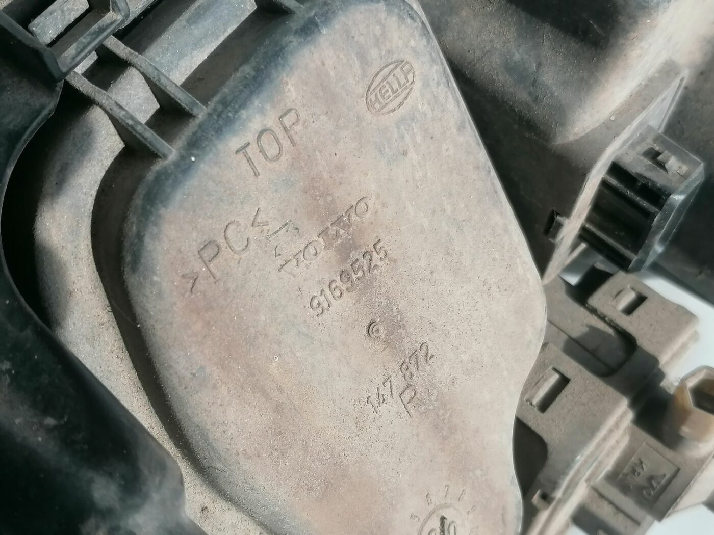 Priekšējais labais lukturis priekš VOLVO V70 2000 4 Priekšējais labais lukturis priekš VOLVO V70 2000