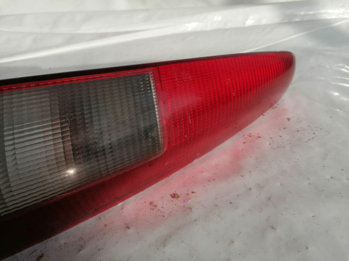 Aizmugurējais labais lukturis priekš VOLVO V70 2000 3 Aizmugurējais labais lukturis priekš VOLVO V70 2000