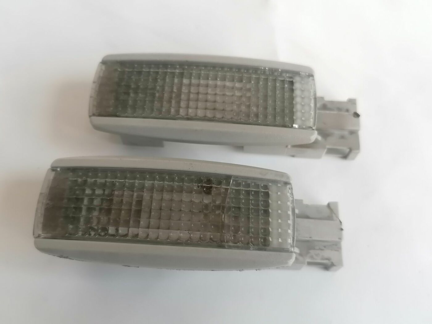 Saules aizsarga apgaismojums priekš VW PASSAT 2003 UNIVERSAL BLUE 2 Saules aizsarga apgaismojums priekš VW PASSAT 2003 UNIVERSAL BLUE