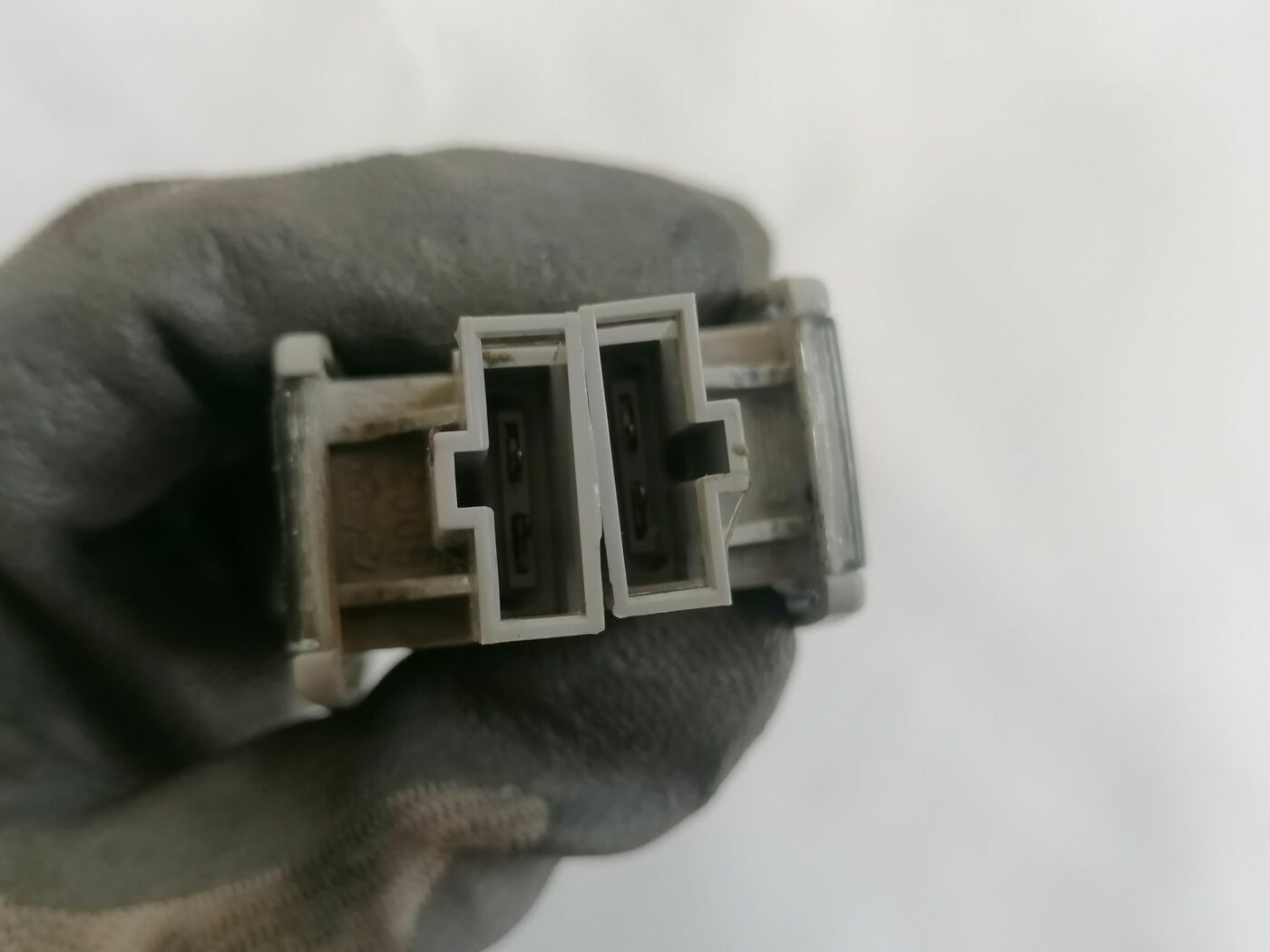 Saules aizsarga apgaismojums priekš VW PASSAT 2003 UNIVERSAL BLUE 3 Saules aizsarga apgaismojums priekš VW PASSAT 2003 UNIVERSAL BLUE