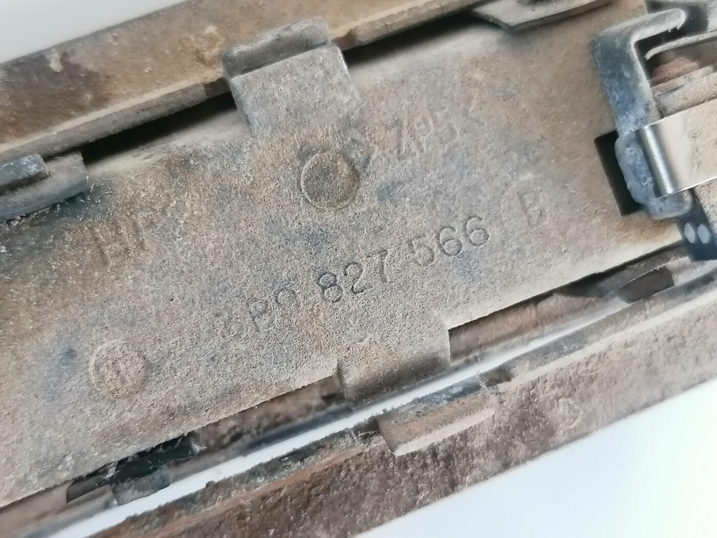 Bagažnieka vāka rokturis priekš VW PASSAT 2003 UNIVERSAL BLUE 3 Bagažnieka vāka rokturis priekš VW PASSAT 2003 UNIVERSAL BLUE