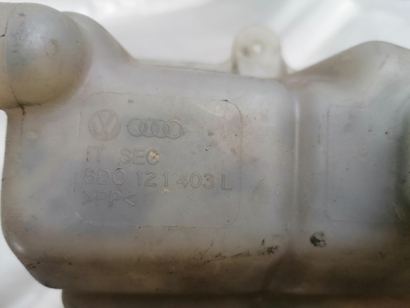 Dzesēšanas šķidruma tvertne priekš VW PASSAT 2003 UNIVERSAL BLUE 3 Dzesēšanas šķidruma tvertne priekš VW PASSAT 2003 UNIVERSAL BLUE