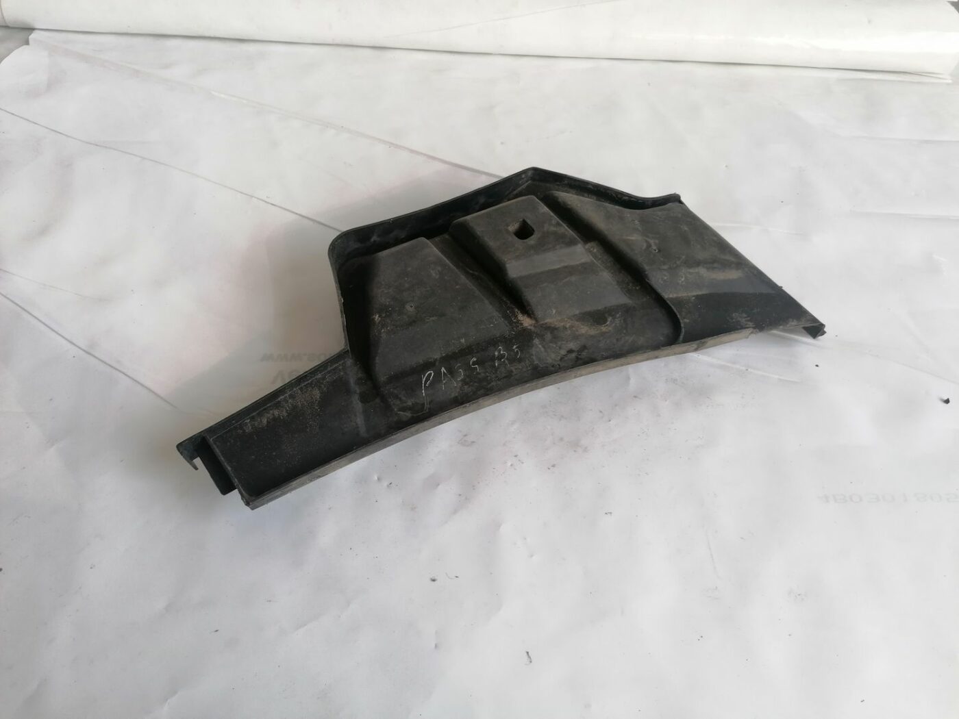 Vējstikla uzlika (deflektors) priekš VW PASSAT 2003 UNIVERSAL BLUE 1 Vējstikla uzlika (deflektors) priekš VW PASSAT 2003 UNIVERSAL BLUE