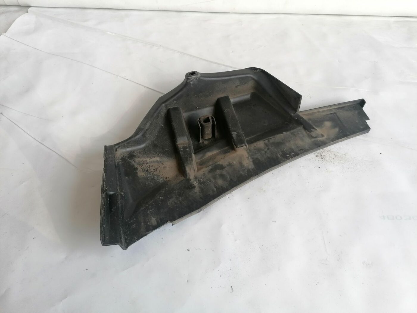 Vējstikla uzlika (deflektors) priekš VW PASSAT 2003 UNIVERSAL BLUE 2 Vējstikla uzlika (deflektors) priekš VW PASSAT 2003 UNIVERSAL BLUE