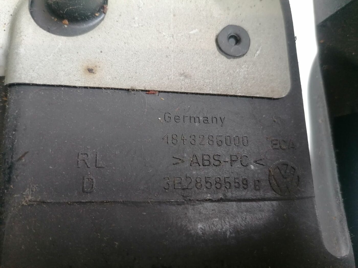 Stūres statnes putekļu aizsargs (salonā) priekš VW PASSAT 2003 UNIVERSAL BLUE 3 Stūres statnes putekļu aizsargs (salonā) priekš VW PASSAT 2003 UNIVERSAL BLUE